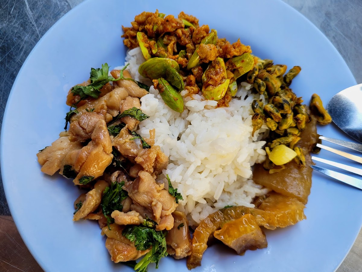 Puyai Lee Restaurant