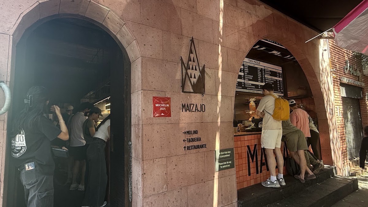 Maizajo (Standing Bar)