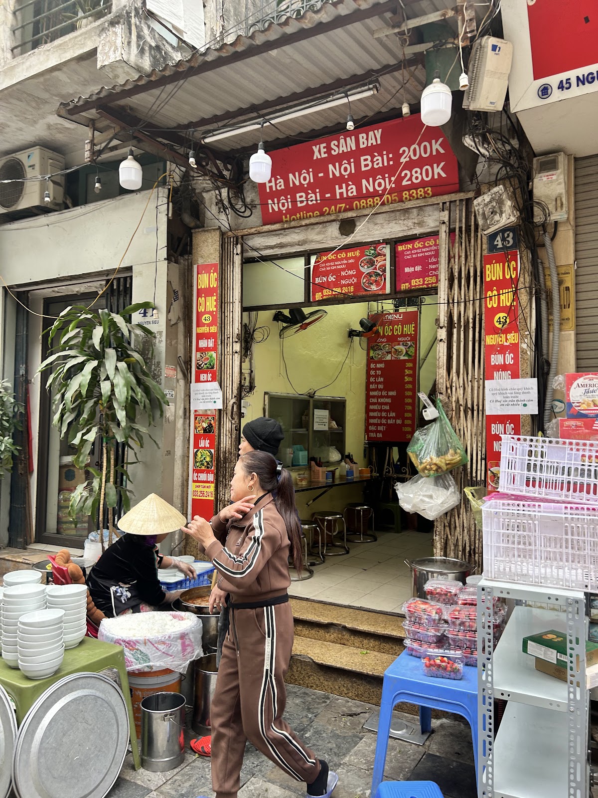 Aunt Hue's snail noodle